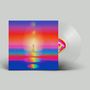 Ein farbenfrohes Albumcover mit einer Silhouette in der Mitte, umgeben von Regenbogenkreisen und einem transparenten Vinyl.