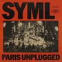 Text "SYML PARIS UNPLUGGED". Live-Konzertszene mit Musikern auf einer Bühne, umgeben von Publikum und Beleuchtung.