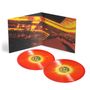 Zwei orangene Vinyl-Schallplatten mit einem Cover, das ein Konzert in einem beleuchteten Stadion zeigt.