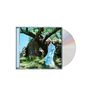 CD-Hülle mit einem Foto. Eine Person in hellblauem Gewand steht neben einem großen Baum im Sonnenlicht.