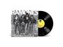 "RAMONES" in großen weißen Buchstaben. Schwarz-Weiß-Foto von vier Personen in Lederjacken. Vinyl-Schallplatte rechts.
