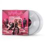 "New York Dolls" in stilisierter Schrift. Cover zeigt eine Band in einem pink gestylten Raum, zwei transparente Vinyl-Schallplatten.
