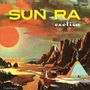 "Sun Ra exotica" steht oben, moderne Landschaft mit großer Pyramide, Vulkanlandschaft und rotem Himmel im Hintergrund.