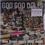 "Goo Goo Dolls" und "live from npr's tiny desk" auf einem Cover mit einem vollgestellten, bunten Büro im Hintergrund.
