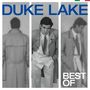 Text "DUKE LAKE" oben, "BEST OF" unten rechts. Drei Männer in Trenchcoats, mittlerer scharf, andere unscharf.