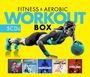 "Fitness & Aerobic Workout Box. 5 CDs." Frau im Plank mit Medizinball, vier CD-Cover unten.