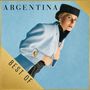 Text: "ARGENTINA BEST OF". Eine elegante Person in blauem Blazer und schwarzem Hut posiert stilvoll.