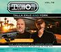 "TECHNO CLUB VOL.78" mit Talla 2XLC und York. Zwei Männer, Sonnenuntergang, Palmen, Architektur im Hintergrund.