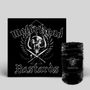"motörhead Bastards" steht in gotischer Schrift. Dazwischen ein metallenes Logo mit Flügeln und zwei gekreuzten Schwertern.