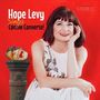 "Hope Levy sings Connie Converse!" oben links, lächelnde Frau in weißem Kleid vor rotem Hintergrund.
