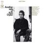 "Another side of Bob Dylan" und Songtitel. Schwarz-weißes Foto eines nachdenklichen Mannes auf der Straße.