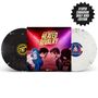 „Heated Rivalry“ Album-Cover mit zwei Hockeyspielern, farbigen Vinyl-Schallplatten daneben, mit einem Sticker „Stupid Canadian Wolf Bird Edition“.