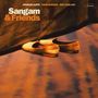 "Sangam & Friends" und "Charles Lloyd, Zakir Hussain, Eric Harland" in heller Schrift; gelbe Schuhe auf dunklem Boden.