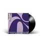 Texte: "re:versal". Eine Schallplatte mit violettem Cover und abstraktem Designmuster.