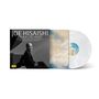 "Joe Hisaishi: The Boy & The Heron. Symphonic Suite for Piano and Orchestra, Royal Philharmonic Orchestra." Cover mit Foto von Joe Hisaishi und Wolkenkunst neben einer weißen Schallplatte.