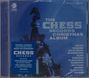 "The Chess Records Christmas Album" mit Künstlern wie Chuck Berry und The Moonglows. Von Schachfigur und Deko umrahmt.