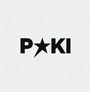 Text: "P*KI" in schwarzen Buchstaben. Der Stern ersetzt das "O". Wenig Details auf hellem Hintergrund.