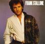 FRANK STALLONE. Mann mit lockigem Haar, in weißem Hemd und brauner Lederjacke, vor neutralem Hintergrund.