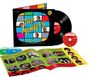 „THE MONKEES“, „MADE FOR TV“, Albumcover mit buntem Schachbrettmuster, Schallplatte, CDs und Faltblatt mit Fotos der Band.