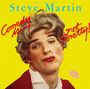 Text: "Steve Martin", "Comedy is not Pretty!". Illustration: Person mit Perücke, Lippenstift, gelbem Hintergrund.