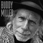 Text: "Buddy Miller". Schwarzweißfoto eines älteren Mannes mit Hut, nachdenklicher Ausdruck, detailliertes Gesicht.