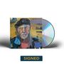 Text: "SIGNED". Eine farbenfrohe Illustration eines Mannes mit Mütze, daneben eine CD.