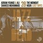 "Adrian Younge & Ali Shaheed Muhammad, 28, The Midnight Hour: Lost Tapes. Jazz Is Dead" in großen Buchstaben. Zwei Personen im Studio.