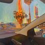 Eine Palme brennt neben einem Straßenschild und einem Geschäft namens "Window Tint". Es ist eine lebendige Malerei.