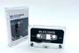 „MILES DAVIS - KIND OF BLUE“ auf Kassette und Hülle, elegante schwarze Gestaltung, Kassette transparent.