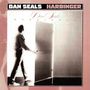 Texte: "Dan Seals," "Harbinger." Ein Mann öffnet eine Tür, helle und sanfte Farben dominieren die Szene.