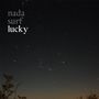 Text links oben: "nada surf lucky". Nachthimmel mit vielen Sternen und Silhouetten von Bäumen unten.