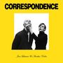 „CORRESPONDENCE“ steht oben, darunter sind zwei Personen in Schwarz-Weiß, eine hebt das Kinn der anderen an. Gelber Hintergrund.