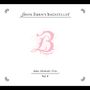„John Zorn’s Bagatelles“, „John Medeski Trio“, „Vol. 8“. Mittig ein großes, verziertes rosa „B“. Elegantes Design.