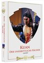 "Kuan - Der unerbittliche Rächer", "Vengeance!". Ein Mann mit langem Haar und blutiger Brust in martialischer Haltung.
