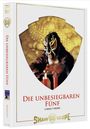 „Die Unbesiegbaren Fünf“ in Rot, darunter „5 Deadly Venoms“. Ein maskierter Krieger hält Kerzen in einem goldenen Rahmen.
