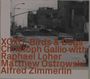 "XOXO, Birds & Dogs" und Namen in orange. Schwarz-weißes Straßenszene mit Autos und Gebäuden.