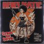 „Rebel Matic“ und „Sting the Devil“. Illustration einer Frau mit Afro, Waffe, Netzstrümpfen vor einem Haus mit Flammen.
