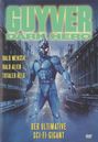 „GUYVER DARK HERO“, „HALB MENSCH, HALB ALIEN, TOTALER HELD“, „DER ULTIMATIVE SCI-FI-GIGANT“. Eine Figur in Rüstung.