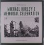 "Field Recordings From Michael Hurley's Memorial Celebration from Portland, Oregon, USA." Schwarzweißfoto von Musikern auf einer Bühne.