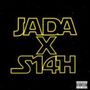 Text: "JADA X S14H". Klare gelbe Schrift auf schwarzem Hintergrund. Unten rechts befindet sich ein kleines Warnsymbol.