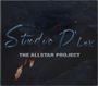 "Studio D'Lux THE ALLSTAR PROJECT" in eleganter, blauer Schrift auf dunklem, strukturiertem Hintergrund.