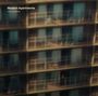 Text: "Modern Apartments" und "Light on Water". Verschwommene Darstellung eines modernen Wohngebäudes mit vielen Balkonen.