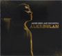 Text: „Javier Nero Jazz Orchestra Alkebulan“. Ein dunkel gehaltenes Bild mit der Silhouette eines Mannes im Profil.