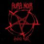 "AURA NOIR" oben, "HADES RISE" unten in roter Schrift. Dazwischen ein roter Pentagramm-Kreis auf schwarzem Hintergrund.