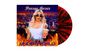 Es steht „Savage Grace“ und „Underworld“. Eine blonde Frau mit Sonnenbrille und Getränk; Hintergrund: nächtliche Stadtansicht.