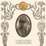 "Yours Sincerely Haruomi Hosono" steht unter einem ovalen Foto. Verschnörkelte Muster und ein goldener Kreis zieren den Rahmen.