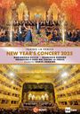 Teatro La Fenice New Year's Concert 2025. Sänger vor Orchestermusikern in üppig dekoriertem Konzertsaal.