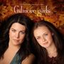 Text: "Soundtrack from the original series Gilmore girls". Zwei Frauen vor einem Hintergrund aus herbstlichen Blättern.