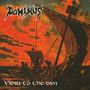 Oben: "DOMINUS" in markanter Schrift. Unten: "View to the dim". Wikingerboot vor dramatisch orange-rotem Himmel.