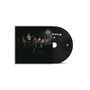 CD-Hülle mit Bandauftritt. Fünf Musiker auf einer Bühne im Dunkeln mit Instrumenten.